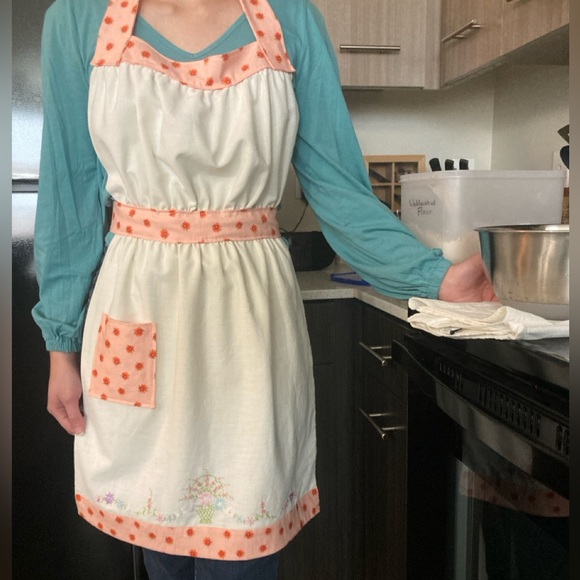 Vintage Embroidery Apron - Picture 2 of 6